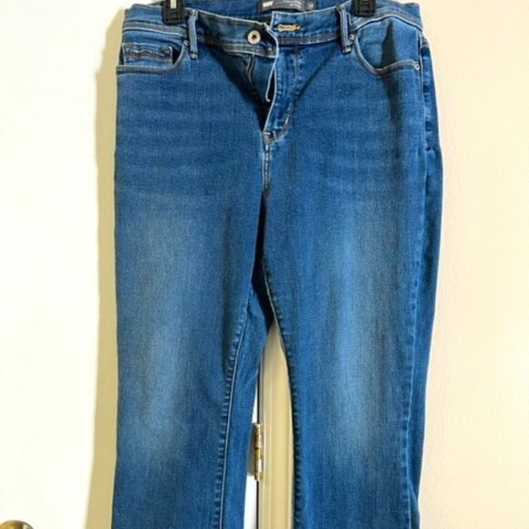 Levi's Perfectly Slimming 512 Bootcut Jeans - Picture 1 of 5